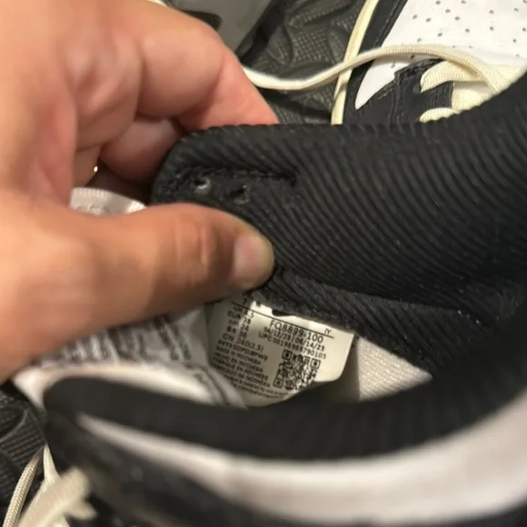 Nike dunk Black and White Sneakers - Picture 8 of 9